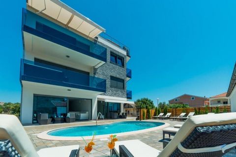Luxuriously equipped and newly villa for sale in the center of the island of Vir with marvelous sea views! It is located just 25 km from Zadar, island Vir is now connected to the mainland by the bridge.  Total surface is 550 sq.m. Outside territory i...