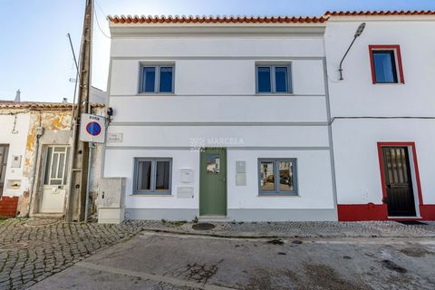Located in Vila do Bispo. Cozy townhouse located in a very central area of the picturesque village of Barão de S. Miguel. Barão de S. Miguel is only 6 km. from Salema beach and Burgau beach or a 20 minute drive to Lagos. AREA 124m2. BUILT BEFORE 1951...