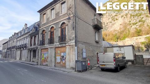 A27754CMC31 - Are you looking for a project in the Pyrenees – if yes this property could be perfect for you. An unique large and prominent village house with 3 floors and an attic. Potential for: • Family home with a snack bar/café on the ground floo...
