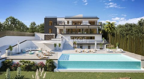 Freistehende Villa mit 4 Schlafzimmern, großem Garten und privatem Pool in Sotogrande, Cádiz Die luxuriöse Villa befindet sich in Sotogrande, am westlichen Rand der Costa del Sol, in der Nähe der Stadt San Roque. Sie liegt günstig zwischen Marbella u...