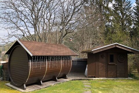 Notre appartement de vacances se trouve dans un endroit extrêmement calme entre Titisee et Schluchsee. Grande terrasse, cuisine entièrement équipée, piscine bien-être et utilisation gratuite du sauna (une fois par semaine), cheminée. Carte d'hôte Kon...