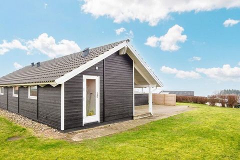 Holiday cottage with all the amenities that help to give you a relaxed holiday. In the inviting living room you can gather around the dining table and play any of your favorite games, or how about a dip in the whirlpool seating 2 people? The warm, ru...