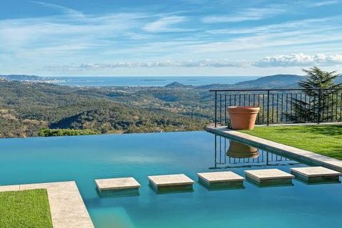Splendid new contemporary villa just 10 minutes from Mandelieu, on a gated estate. Double living-room, spacious and bright, with a fully equipped open kitchen, giving onto a lovely terrace with an infinity pool enjoying panoramic views of the sea and...