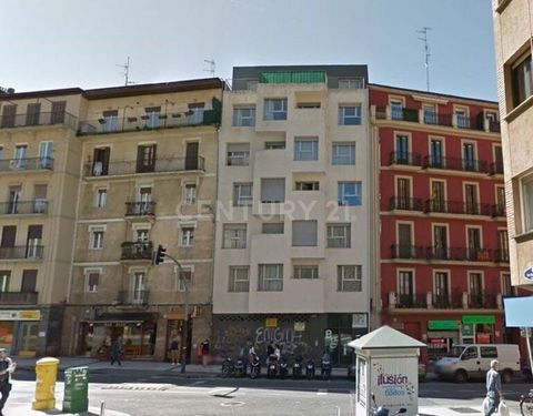 Komórka lokatorska zlokalizowana w piwnicy budynku o jednej wysokości nad ziemią. Znajduje się w miejscowości Donostia-San Sebastián, w prowincji Guipúzcoa. Pomieszczenie magazynowe ma powierzchnię około 4,55 metra kwadratowego.