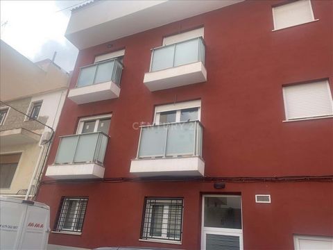 Do you want to buy a property in Sax, Alicante? Apartment located in a residential building of three heights above ground, and a ground floor for garages. The ground floor of the building is a commercial premises, while the houses are located on the ...