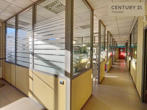 ¡Descubre tu nuevo espacio de trabajo en el cotizado Polígono de San Luis en el parque Empresarial Alameda en el edificio Gasset, Málaga! Esta elegante y espaciosa oficina en la planta 1, con abundante luz natural, te ofrece un entorno ideal para tra...