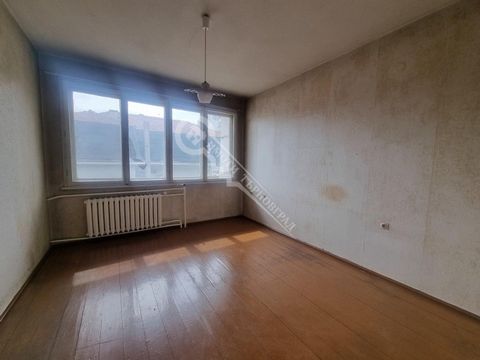 EXCLUSIVE! Imoti Tarnovgrad offers you a large apartment with garage in the center of Veliko Tarnovo. The apartment is close to Druzhba Park and Language School. It consists of three separate bedrooms, a spacious living room, a kitchen, two terraces,...