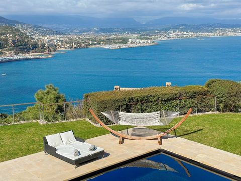 In a sought-after neighborhood of Theoule-sur-Mer, 5 minutes walk from the beaches, restaurants, ports and shops of the village, beautiful villa with swimming pool in perfect condition offering a panoramic sea views of the Cannes bay and the Estérel....