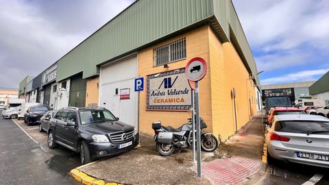 KELLER WILLIANS sells EXCLUSIVELY, a FABULOUS Industrial warehouse IN PERFECT CONDITION of 378 m2. Distributed on the ground floor 250 m2 and mezzanine 128 m2. Fully legalized, with a wide access door on the façade. It has a façade 10 meters long x 2...