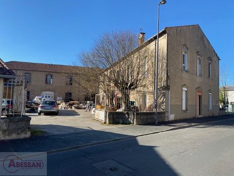 For sale in 81200 AUSSILLON Large building on two levels with a surface area of 1570 m2 Two completed apartments: one of 70 m2 with 3 bedrooms and another of 40 m2 with 1 bedroom. Possibility of creating 15 apartments. Very great potential for invest...