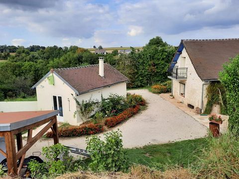 Magnificent farmhouse, located 40 minutes from Roissy-Charles de Gaule 10 minutes from Villers-Cotterets, built on an isolated plot of over 6000m2, it consists of an entrance, a living room of over 40m2 and a dining room , a fitted kitchen, a master ...