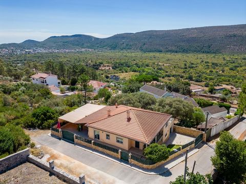 This can be your new home! T4 house in Mira de Aire with open views, in the heart of the mountain range Aire e Candeeiros. This house is composed by: 4 bedrooms. 3 WC (1 of them on the lower level). Individual living room with a brand-new fireplace. ...