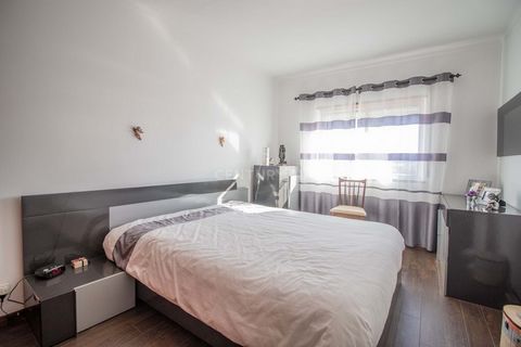 Excellent 4 bedroom apartment located next to the supermarket E.Leclerc very close to the center of Figueira da Foz. Property presented in good condition. The property is on the third floor East/West and consists of four bedrooms all facing the East ...