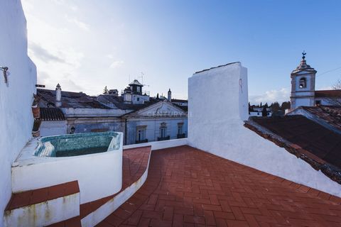 Historic Building in the Old Soap Square, Vila Viçosa: Your Charming Retreat in Portuguese History! Discover the charm of Portuguese history in our exclusive building, strategically located in the old Soap Square in Vila Viçosa, a setting that breath...