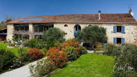 Dpt Haute Garonne (31), à vendre proche de VILLEFRANCHE DE LAURAGAIS maison en pierre de 676 m² - Terrain de 3 400m²