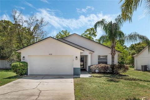 WOW!! Property qualifies for an ASSUMABLE MORTGAGE with an interest rate of 3.625% - Payments $1479.94. Ask how this works!! Welcome to your delightful new home in South Apopka! This NO-HOA, NEW ROOF 3 bedroom home is nestled on an almost quarter acr...