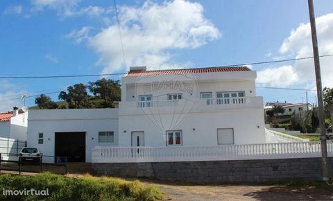 Detached 4 bedroom villa completely refurbished in Rasmalho, just a few minutes from Portimão. It is a 2-storey villa with generous areas. It consists on the ground floor of a garage, gym, 1 bedroom en suite, 1 bathroom, open space kitchen, living an...
