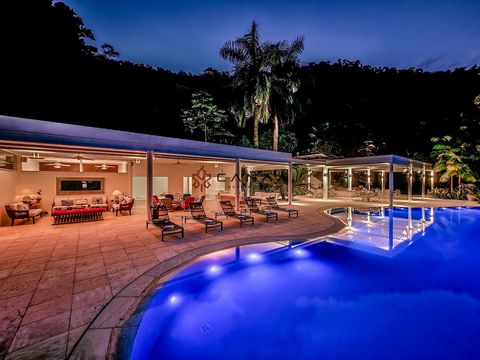 Ekskluzywna rezydencja na rajskiej wyspie w Angra dos Reis-RJ. Znajduje się na wyspie Gipóia. Odnowiony przez znanego architekta Claudio Bernardesa. Jest 23 000 metrów kwadratowych ziemi, prawie 1 000 metrów kwadratowych powierzchni zabudowanej. Łącz...