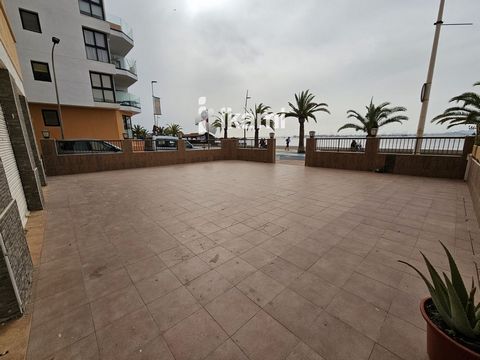 Commercial premises for sale of more than five hundred meters on the first line of the Mar Menor, located in one of the best areas of our salt lagoon. The activity of this place has been dedicated to restaurants for many years, thanks to its perfect ...