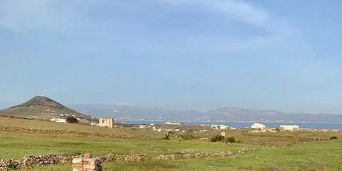 Terrain avec vue sur la mer à Tourlos, Paros Emplacement: Il est situé dans le magnifique Tourlos de Paros, une région qui excelle pour ses vues imprenables sur la mer Égée et la tranquillité de la campagne. Détails de la propriété : Taille : 5728 mè...