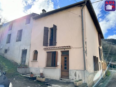 2 HOUSES + 1 BARN Come and discover a lot of two terraced houses to renovate. One measures 100 m² and the other 75 m², a barn is added to this lot, the whole is located in the village of LACOURT. The first house is on three levels. On the ground floo...