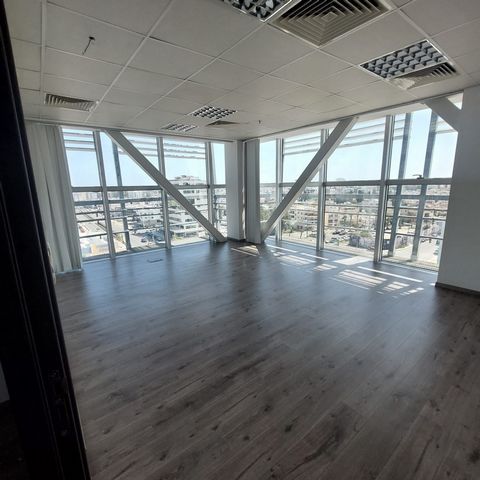 A fifth floor office on one of Larnaca's most notable buildings is available for rent on Spyrou Kyprianou Avenue. The office covers an area of 150sq.m and is separated into four office-rooms plus a reception. There is also a kitchenette and two WCs. ...