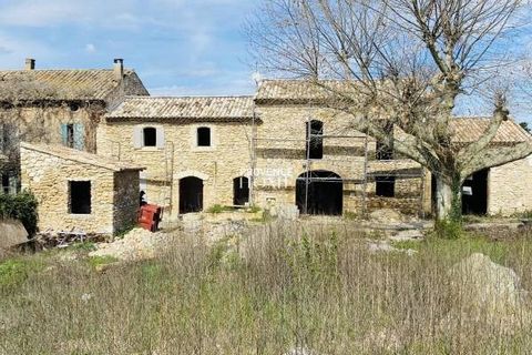 Provence Home, the real estate agency in Luberon, is offering for sale in the countryside near the village of Robion, very close to L'Isle-sur-la-Sorgue, an authentic stone Mas of 248sqm to be finished renovating, with the main structural work alread...