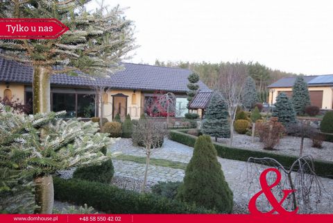 An attractive, beautifully developed property in Warmia, in the district of Bartoszyce. The plot has an area of 5779 m2 and consists of: a detached house (200 m2), a fireplace room (111 m2), a garage building (151 m2) and a barbecue gazebo. A well-ma...
