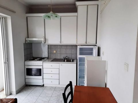3rd floor apartment, 35sqm, with balcony 10sqm. It is furnished, with electrical appliances. It is located in a very good location. It is suitable for renting to students of the University of Patras and the Technological Educational Institute of Patr...