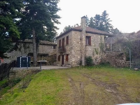 Stone house just 24km from the center of Xylokastro in the upper district of Trikala at an altitude of 1100m with unlimited views of the Corinthian Gulf. Consisting of a ground floor with kitchen, living room and fireplace, on the upper level are the...