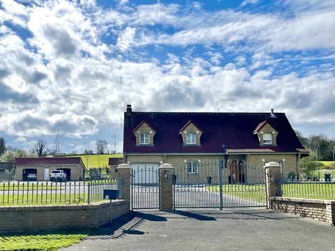 Ref 4418 : Superb quality property in perfect condition (190m2 approximately) built in 2004 and located in the Canche valley between Hesdin, Frévent and Saint Pol sur Ternoise comprising: Large entrance hall, a bright living room of 40 m2 with wood i...