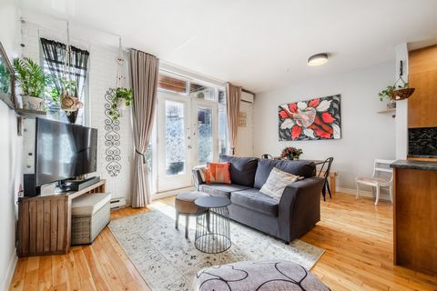 Very spacious one-bedroom condo with superb volumes, high ceiling and very good soundproofing, located a stone's throw from all the shops and attractions of the Plateau Mont-Royal or the Angus shops./n/rIn a small condominium of 8 condos, very well m...