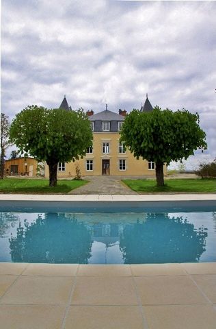 Chateau dating from the 19th century, restored with high-end services, in Haute-Vienne, south of Limoges at the gates of the Mille Vaches Regional Natural Park. 5 minutes from a village benefiting from all amenities. The property, on land of approxim...
