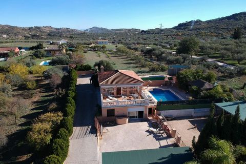 Equestrian property near the village of Monda with good access and an OCA license for accommodating 8 horses with large shelters and sand surface for their comfort, The house has 2 bedrooms downstairs and the possibility of converting ample space int...