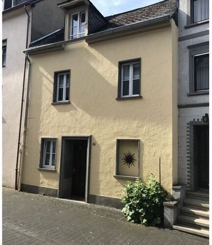 Typical Moselle winemaker's house with modern charm welcomes you (2-5 people), spacious holiday home, approx. 100sqm living space, 3 bedrooms, garden, free public transport ticket
