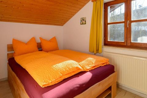Our guests refer to the holiday home that is located on the edge of the forest in the heart of the Bavarian Forest and is therefore the ideal starting point for wonderful hikes. The holiday home with 2 separated apartments and 2 separate entrances fo...