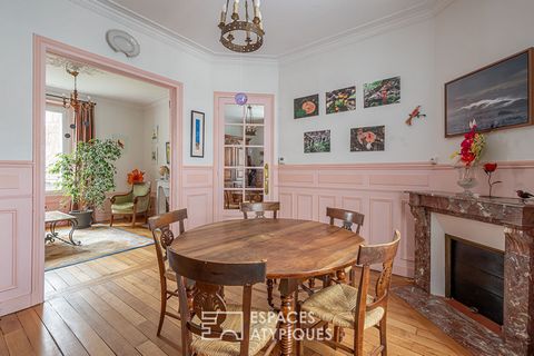 Located in the immediate vicinity of the busy Rue de Fontenay and all its amenities, this freehold house of 155.65 m2 spread over three levels benefits from an enclosed garden of 100 m2. In addition, a total semi-underground and ventilated basement o...