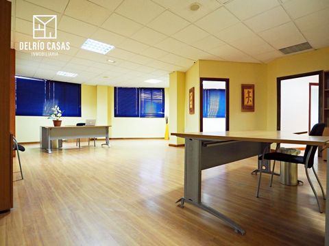 We put at your disposal this office in the heart of the Polirosa Industrial Estate in Huelva. It has been renovated and has a spaciousness of 145 m2, totally exterior, so it takes advantage of natural light all day. It has different rooms that offer ...