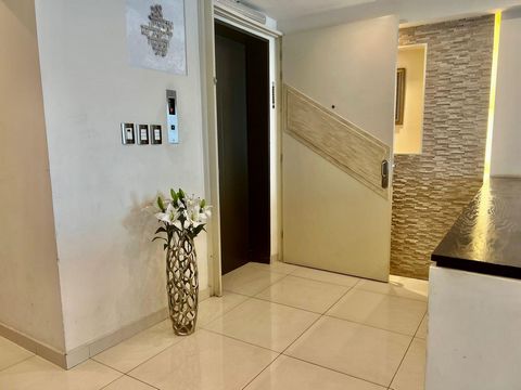 For sale beautiful apartment in Polanco, remodeled mostly (except study and master bedroom), fine finishes, super located (2 streets from El Palacio de Hierro and behind Antara). Only 6 apartments, 1 apartment per floor, direct elevator to the apartm...
