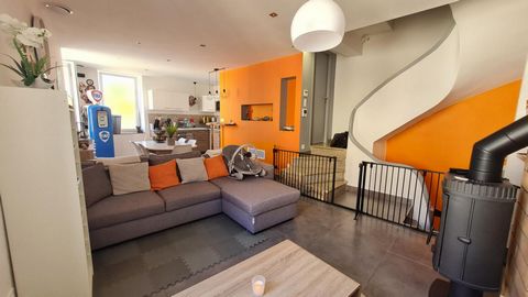 Hérault 34490 Corneilhan Venez découvrir cette maison de 124 m2 totalement rénovée avec goût, agrémentée d' un garage Budget 285 000 euros (honoraires à la charge du vendeur). La maison est composée sur 3 niveaux. L'entrée se situe en RDC passant par...