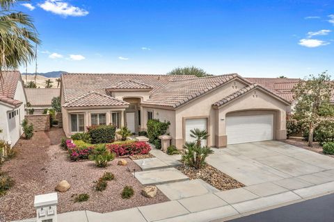 Comfortable, stress-free living starts in this spectacular St. Croix great room home with 2 bedrooms, 2 bathrooms, den and hobby room located in Sun City Palm Desert. Enter open concept home through front courtyard into the light and bright great roo...