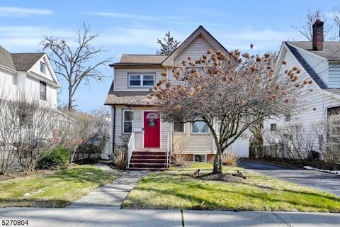 FANTASTIC STARTER HOME & COMMUTER'S DREAM! Just blocks away from I-80 & I-95/NJ Turnpike, other major highways just minutes away as well, travel has never been easier! Priced right & in move-in condition, this is just the home you've been waiting for...