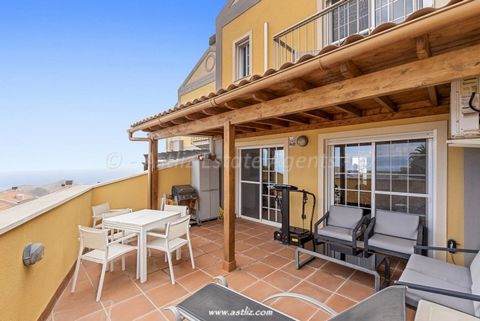 This property is a spectacular 3 bedroom Townhouse situated in a quiet but central position in the popular town of San Miguel de Abona on a well maintained complex. It is a bright and spacious property that is built over three storeys, with panoramic...