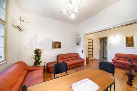 J & J Corporation offers to your attention a two-bedroom apartment with the possibility of reconstruction into a three-bedroom apartment, located on Mladost Square. Russian monument, but fully overlooks the courtyard, which makes it extremely quiet f...