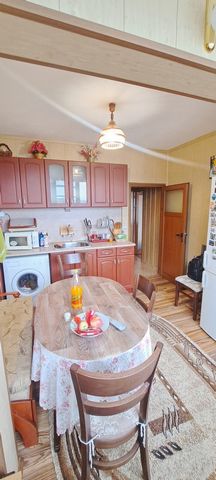 'Address' real estate offers 1-bedroom extended apartment in Druzhba residential complex 3. The apartment consists of a bedroom, a dining room and a kitchen on one and a terrace (mastered to the kitchen), a bathroom with a toilet together. As improve...
