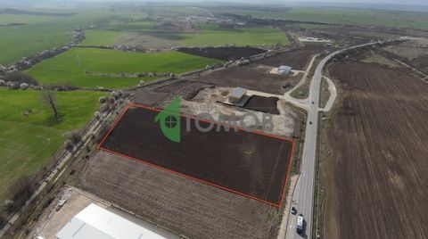 Imoti Tomov presenta exclusivamente a su atención un terreno con una superficie de 12 694 metros cuadrados, situado en la carretera de circunvalación 7 de la ciudad de Shumen, a 7 km de la autopista Hemus, a 20 km de la carretera republicana I-2 Shum...