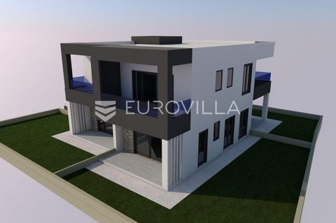 For sale is an apartment in a newly built building with only six apartments, located not far from Umag. The building consists of a ground floor and an upper floor, where there are three apartments on the ground floor and three apartments on the first...