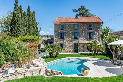 Summary Beautiful stone bastide, dating back over 150 years, located in a quiet environment. The property has been restored with care to offer modern amenities whilst maintaining its charm. It is composed as follows: Magnificent contemporary extensio...