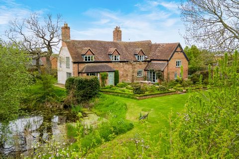 Hunningham Hill Farm is a beautiful Grade II Listed farmhouse, parts of which date back to the 17th century, situated in an elevated position with stunning far-reaching views across the Warwickshire and Northamptonshire countryside. The farm was meti...