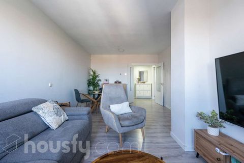Housfy vende encantador piso en el Cañaveral , Madrid. Una vivienda luminosa y ubicada en un entorno idóneo para disfrutarlo. Este piso fue construido a finales del año 2021. Detalles del inmueble: - Fantástico piso de 74 m2 en El Cañaveral - Los Ber...